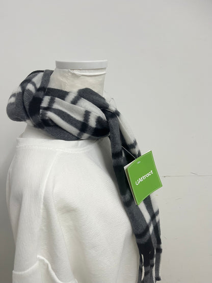 【UAttract Black & White Plaid Scarf】—— Timeless Pattern for Cozy Daily Styling