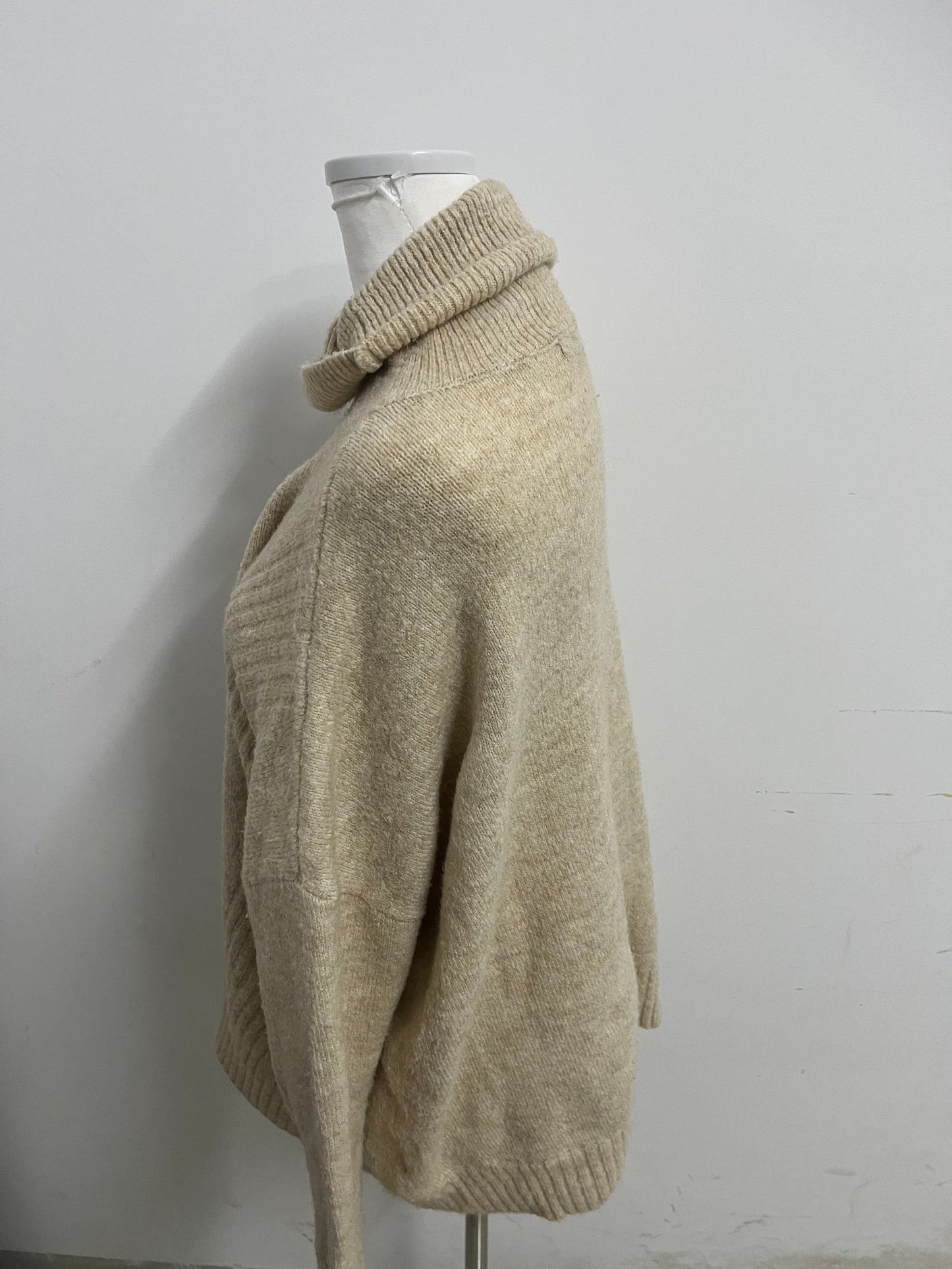 【Utitle Beige Oversized Turtleneck Sweater】—— Cozy & Stylish Winter Essential