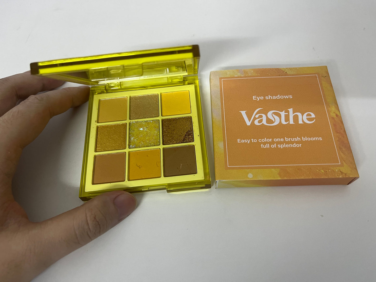 [Vasthe Eye shadow]—— Vasthe Warm Sun Golden Brown 9-Color Eyeshadow Palette - Matte, Shimmer, and Glitter Finish