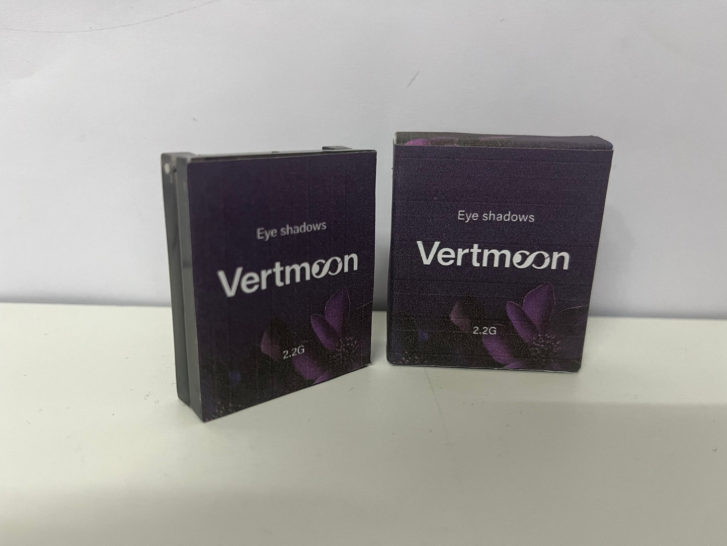 【Vertmoon Ruby Red Shimmer Eyeshadow】—— Bold, Luminous Color for Eye-Catching Looks