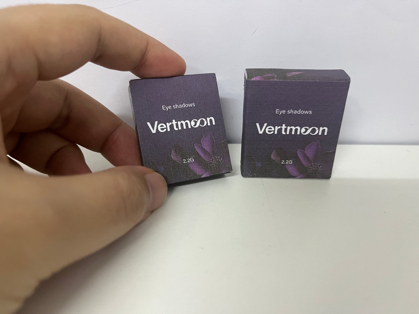 【Vertmoon Ruby Red Shimmer Eyeshadow】—— Bold, Luminous Color for Eye-Catching Looks