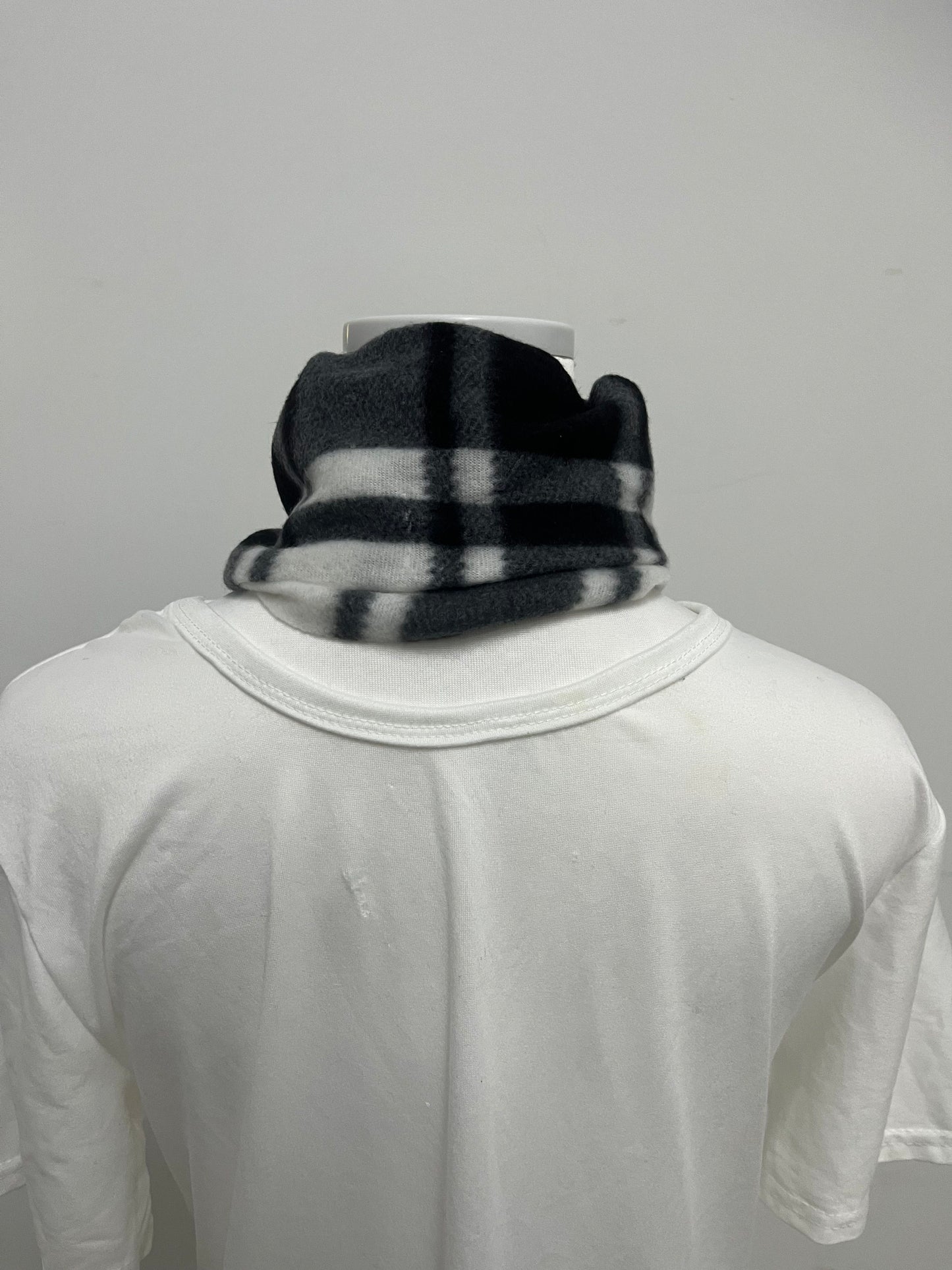 Wantree Black & White Scarf - Cloud-Like Softness with Versatile Fringe Detail