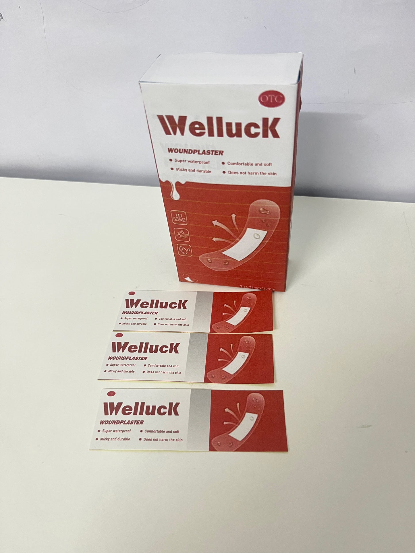 Welluck Waterproof Adhesive Bandages, Strong Adhesion & Durable, Gentle on Sensitive Skin, Sterile Wound Plasters for Cuts/Scrapes