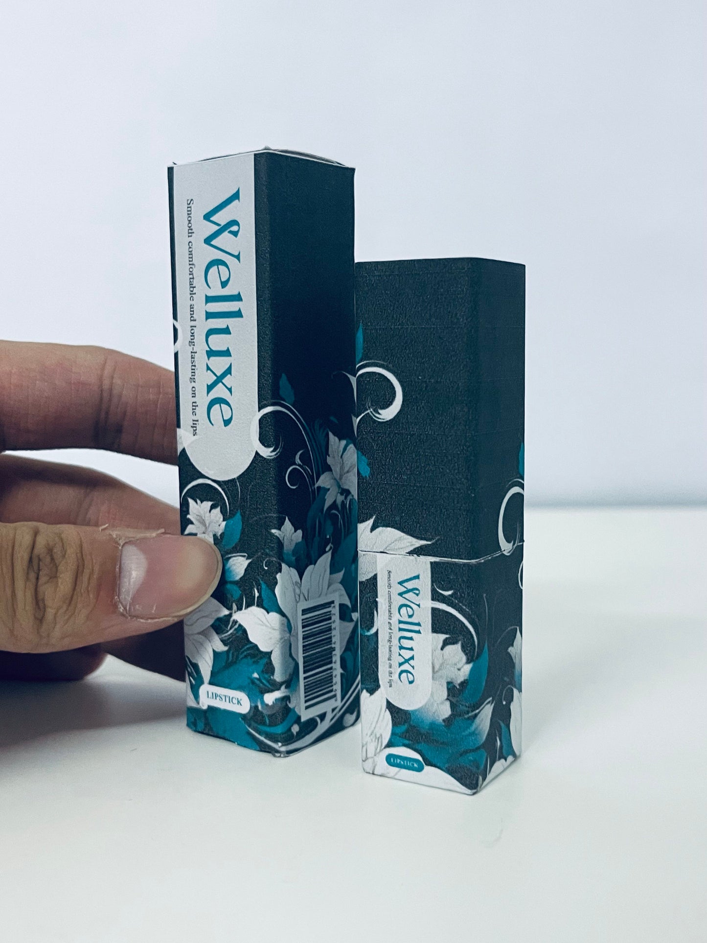 Welluxe Smooth Long-Lasting Lipstick, Creative Black Bullet, Elegant Floral Packaging, Comfortable & Long-Wearing on Lips