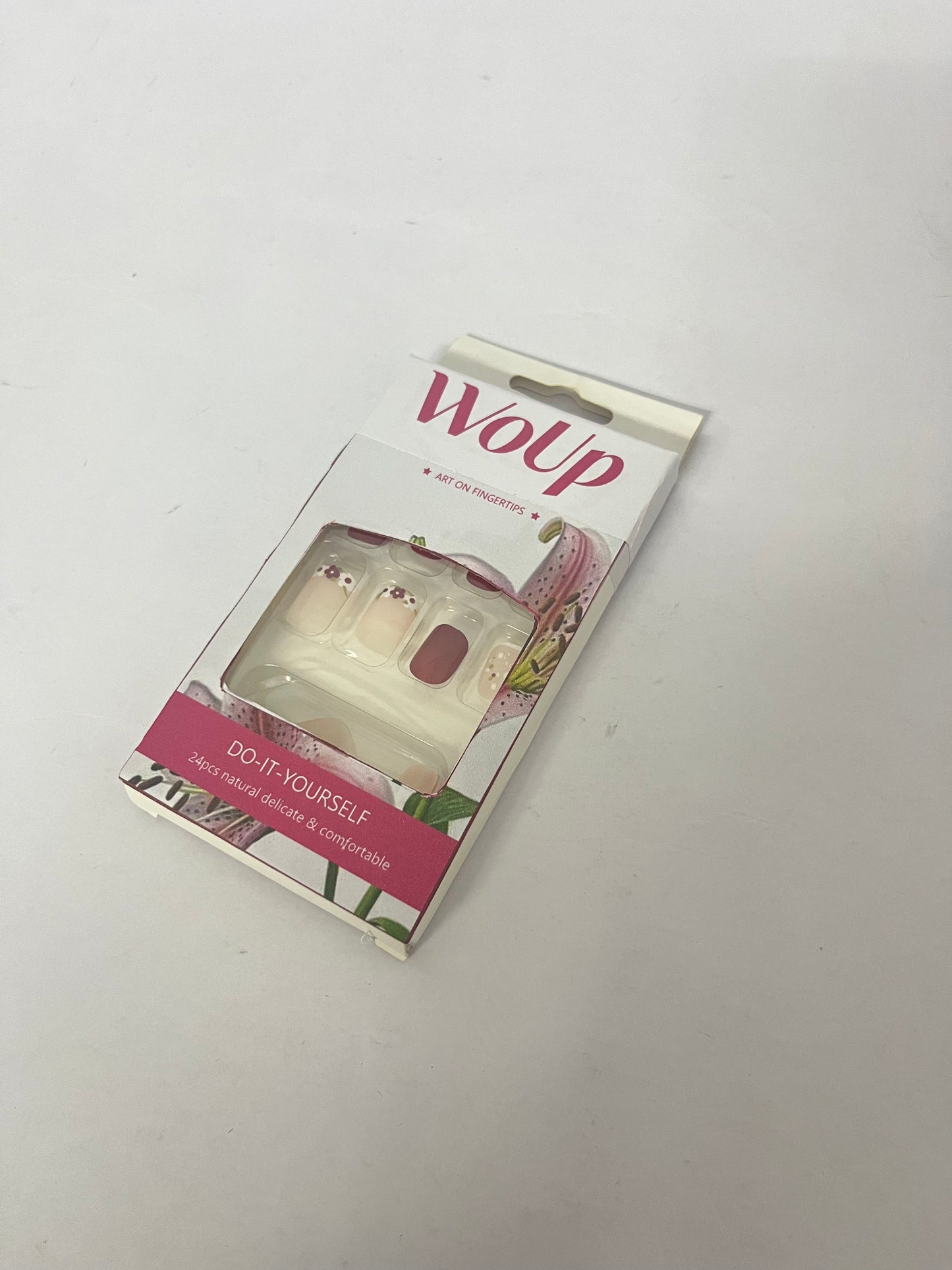 WoUp Press on Nails Short Square Fake Nails with Glitter Flower Designs Red Nails Press ons Glossy Glue on Nails Spring False Nails Nude Acrylic Nails Artificial Stick on Nails for Women 24Pcs