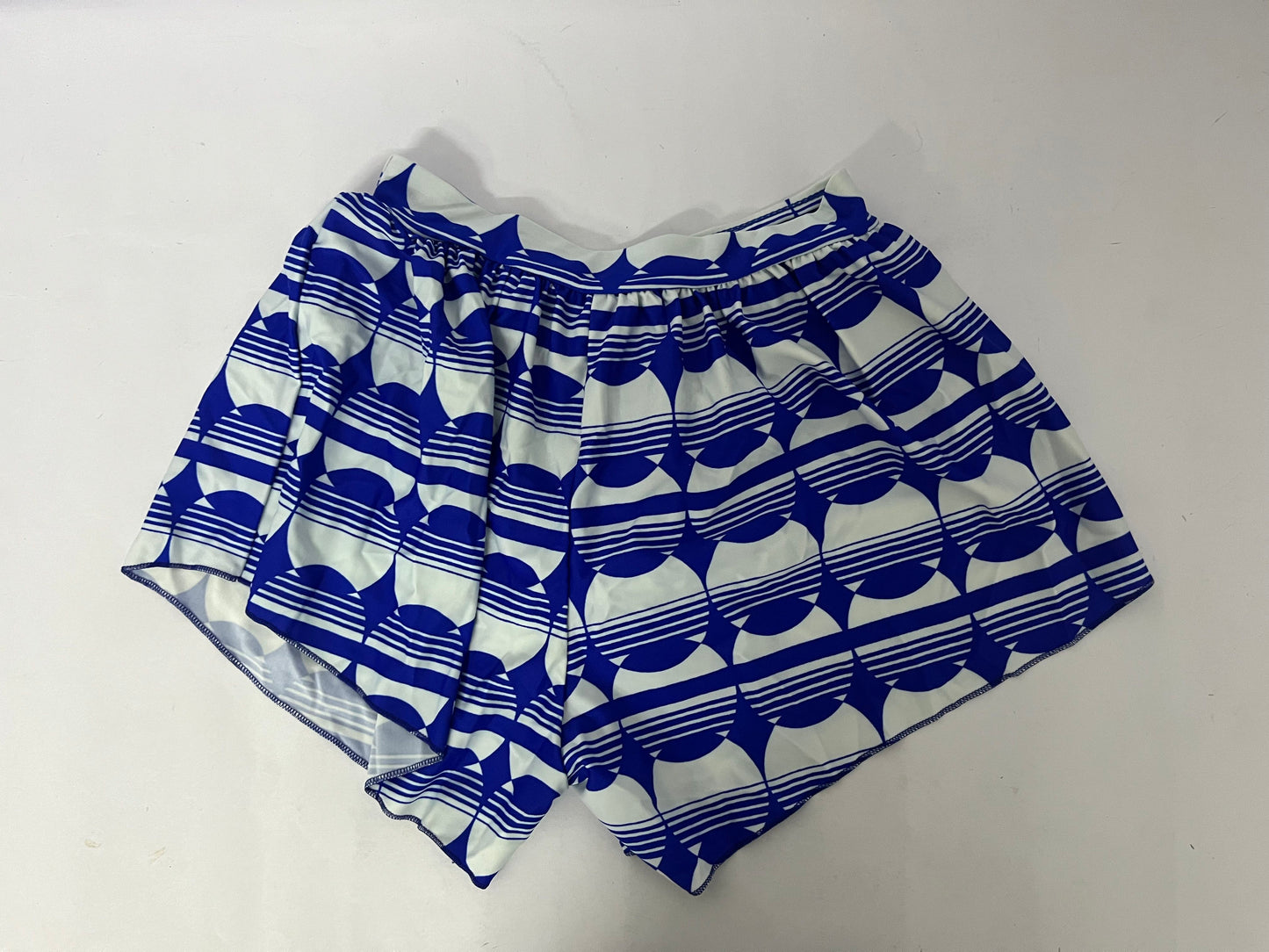 Zebrair Pants Blue and White Geometric Pattern Shorts - The Perfect Choice for Summer Fashion and Comfort