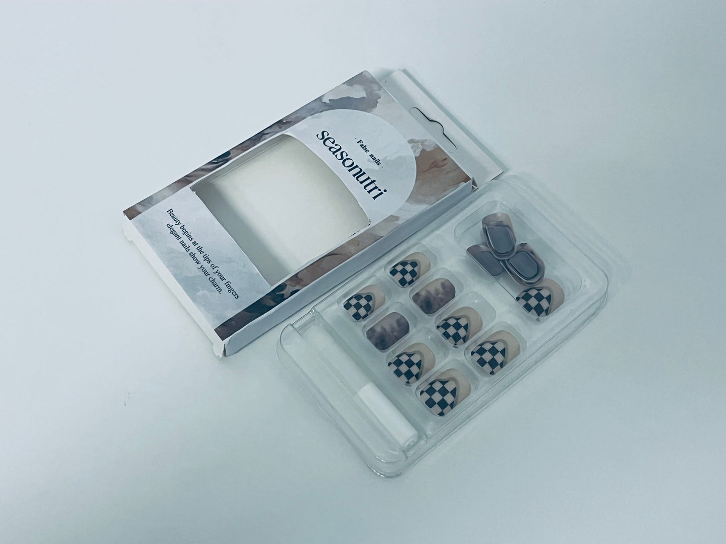 seasonutri Checkerboard Gradient Fake Nail Tips - Retro Style Press-On Nails (With Jelly Adhesive)