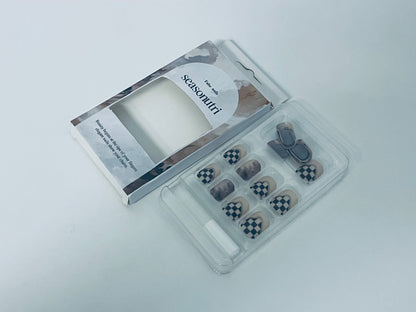 seasonutri Checkerboard Gradient Fake Nail Tips - Retro Style Press-On Nails (With Jelly Adhesive)