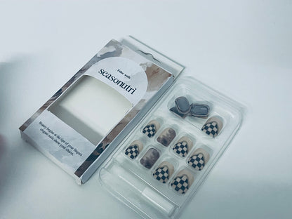 seasonutri Checkerboard Gradient Fake Nail Tips - Retro Style Press-On Nails (With Jelly Adhesive)