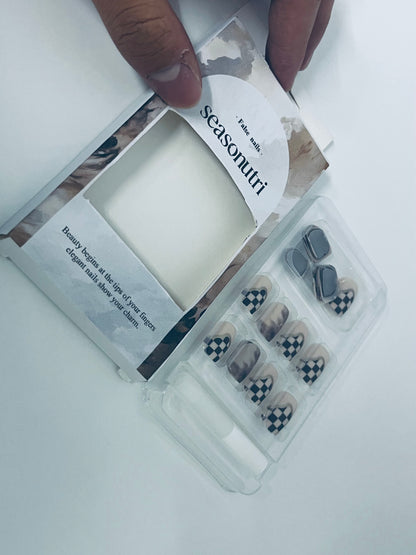 seasonutri Checkerboard Gradient Fake Nail Tips - Retro Style Press-On Nails (With Jelly Adhesive)